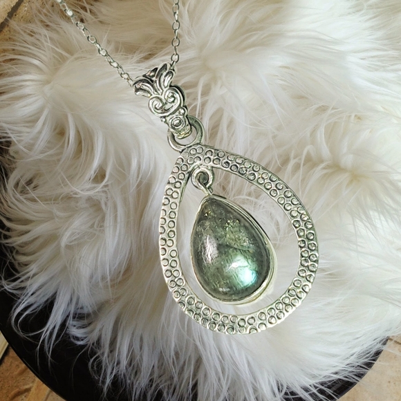 Sterling Silver Teardrop Pendant with Labradorite Gemstone and 925 Chain - Picture 5 of 8